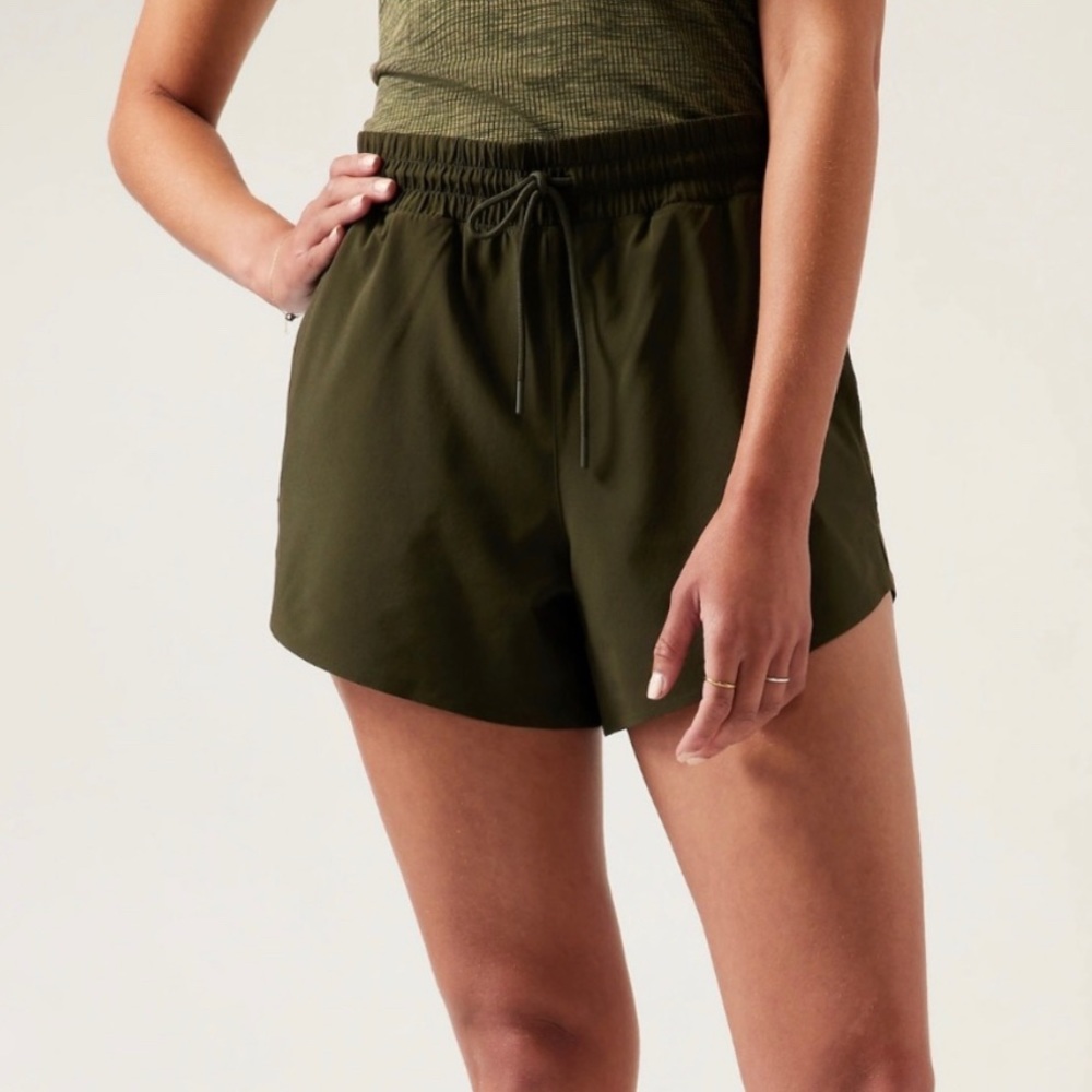 NWT Athleta Crossroads Short Small aspen green olive